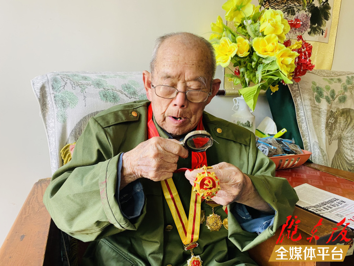 【光榮在黨50年】徐連江：“永遠(yuǎn)跟黨走，永遠(yuǎn)都愛國！”