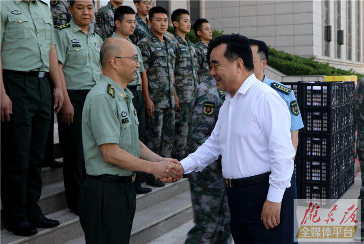 黃澤元周繼軍“八一”建軍節(jié)前看望慰問駐慶部隊官兵和消防救援指戰(zhàn)員