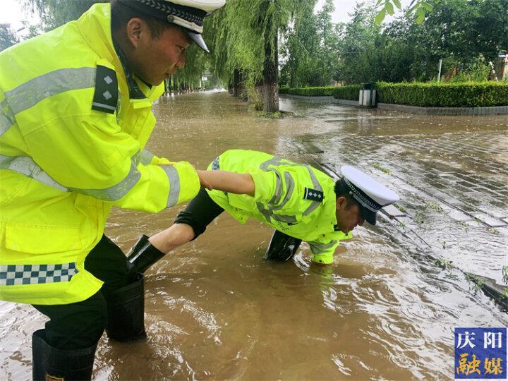 【攝影報(bào)道】正寧縣：公安民輔警聞汛而動(dòng)  守護(hù)群眾平安