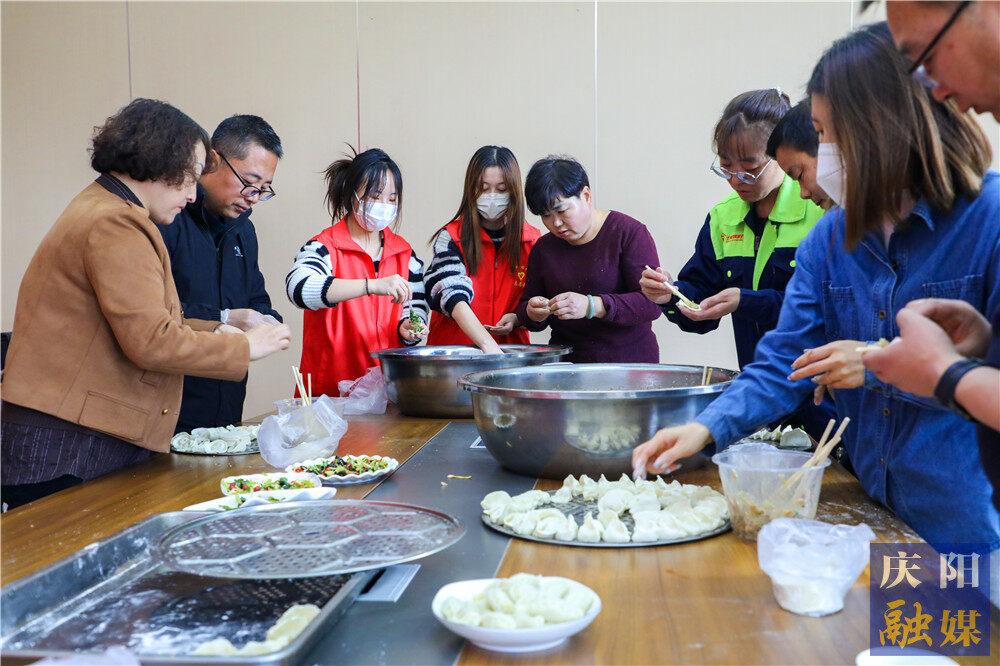 【攝影報道】冬至大如年，人間小團圓！西峰區(qū)寧縣西路社區(qū)熱氣騰騰過冬至